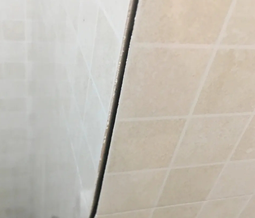 漳县瓷砖空鼓维修公司分享阳台瓷砖脱落的修复过程可以分为以下几个步骤