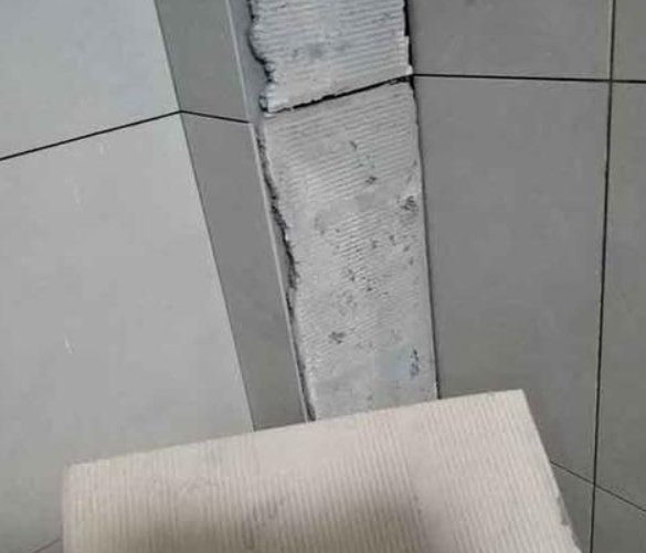 漳县瓷砖空鼓维修公司分享下厨房瓷砖脱落的补救措施。